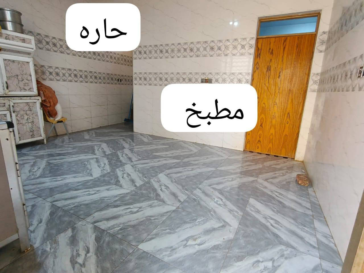 السلام عليكم بيت للبيع 200م بحي السبل النزله الثانية يبعد عن المدرسة رابع بيت 
متكون من غرفتين+استقبال+صاله +مطبخ +صحيات داخليه وخارجية 
 ماء كهرباء بل باب 
السعر 80وبي مجال     هاتف ***********

