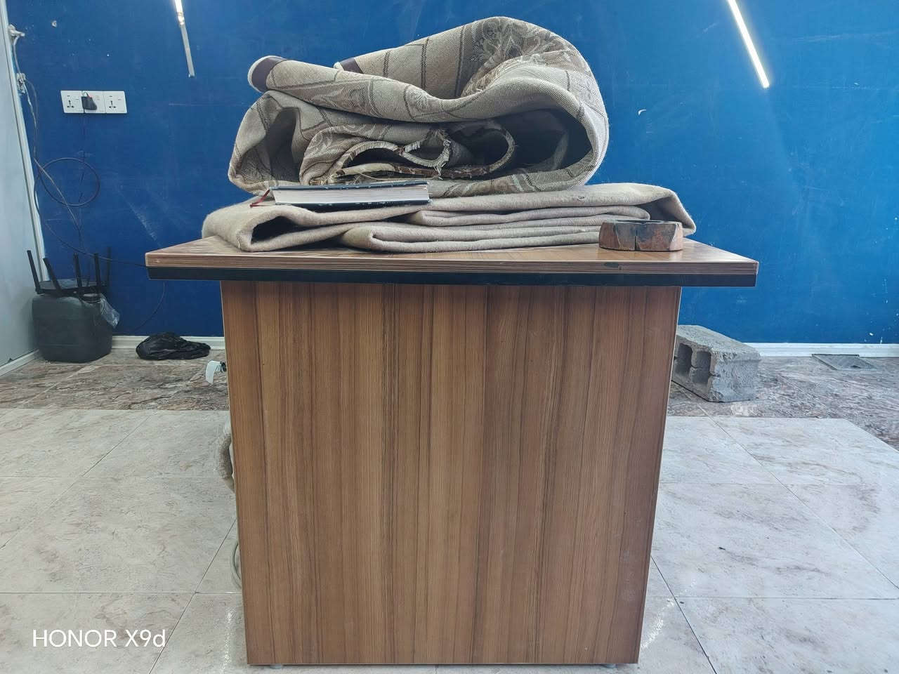 سڵاو بەڕێزان ئەم مێزە بۆ فرۆشتن بە فەرشەکانیشەوە
بۆ پەیوەندی نرخ ***********
