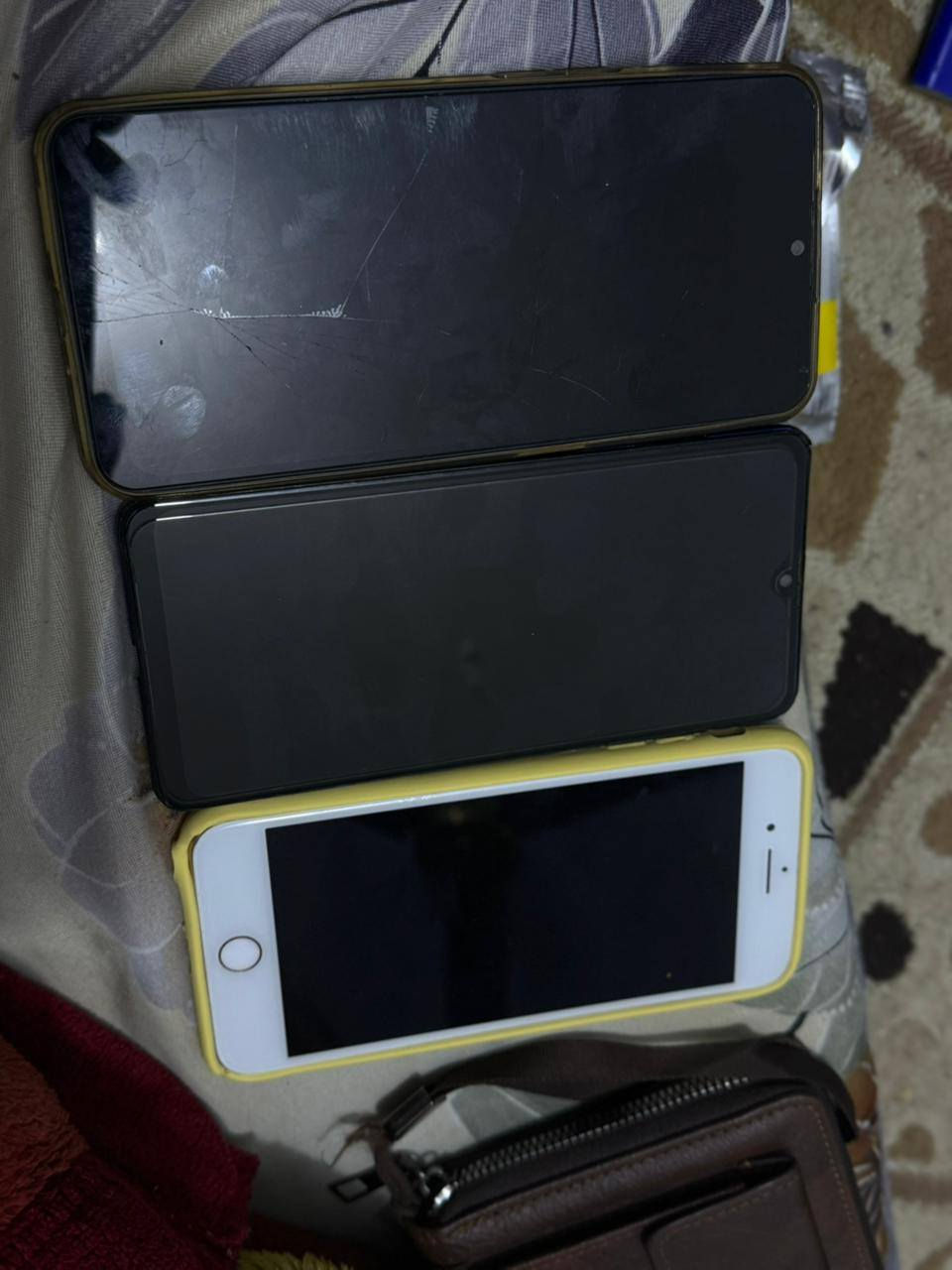 للبيع 3مبايلات عطلانات قيم واخذهن رقمي ***********
