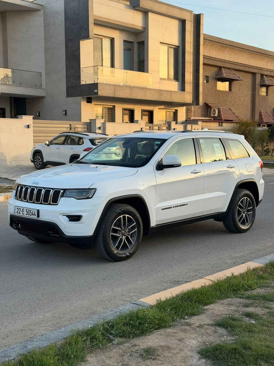 السلام عليكم رمضان كريم 
جيب لاريدو خليجي وكاله 2019 هارلم  محزك 3600 
شفتات ستيرن زراك لايت 
حساسات خلفيه وامامية 
كشنات امامية كهربائية 
لايت متحرك زنون اصلي 
توقف ذاتي عند رجوع 
شاشه وسط و كامره 
بعد بيه مواصفات 
مكان سيارة بغداد جميلة 
السعر 228 ورقة 
***********
