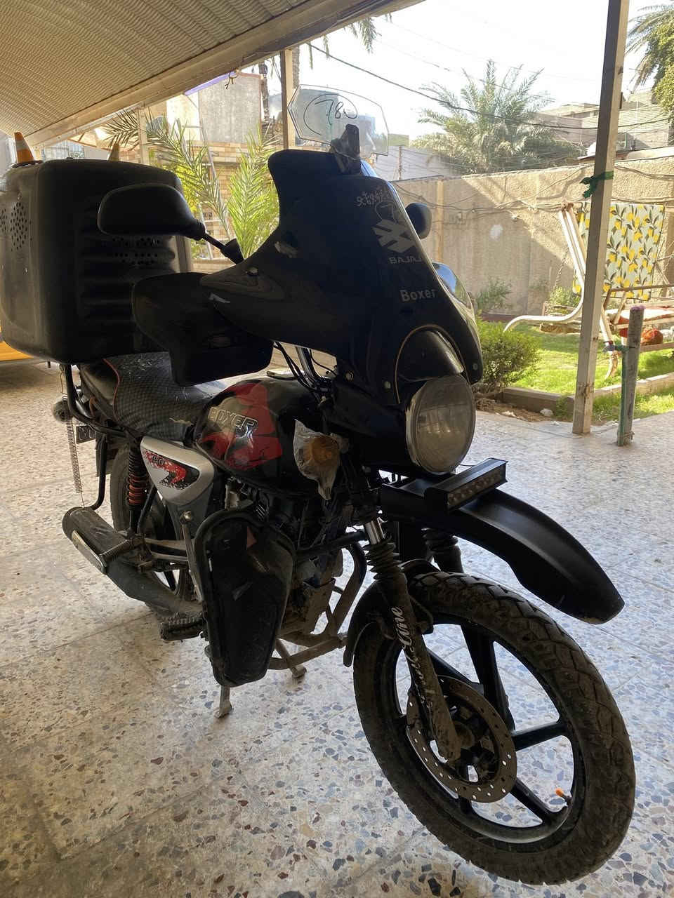 اسلام عليكم دراجة بوكسر موديل2023
مكينه مجفته وبيها صوت جواكيج بس تفيلس دراجه خير من الله واي نقص ما بيها
مزودة بهواي شغلات مثلا :
لايتها مبدل زنون اصلي ١٠٠٪
جامة امامية
جامه تزويد3
فدراليه اماميه
بك لايت تزويد عل شكل قلب 
شاحن usp
ستاند تلفون1
شاشه كاربلاي اصليه 
صندوق + سستم كامل اصلي الماني
درع امامي
واقيات يدات ٢
طفاية حريق صغيره
اشاير تزويد لد اصلي
تايرات جدد
الدراجة مرقمه بغداد تحويل ثاني يوم الك باسمك
سعرها ٢،٤٠٠،٠٠٠ وبيها مجال قليل
مكاني بغداد البلديات رقم واتساب ***********
