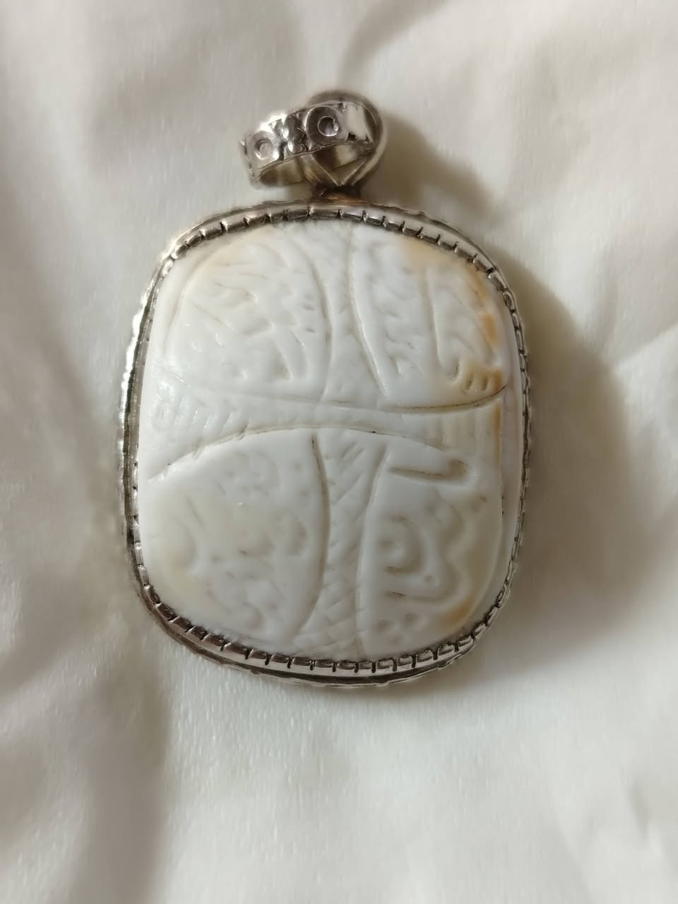 السلام عليكم احبائي قلاده عطف بري مال الزريجز قديم مفول مخطوط المحبه  فريده وقويه ياودود ولقيت عليك محبتي مني  يابدوح صياغه فضه السعر خاص العلوان بغداد الشعب رقم ***********
