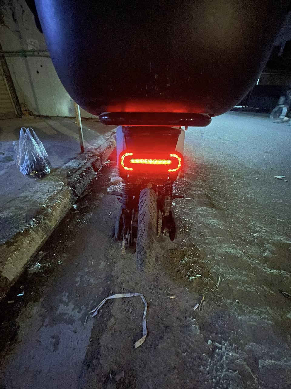 دراجه شحن الريان اربع باتريات كبار داخل الكشن  اخذته اقساط 850الف اطيت 4اقساط متوازي عل بيعته تمشي 50حقيقي نضام سرقه تشغيل عن بعد دبل سويج معروفه دراجه بريان امل صندوك 
*********** 
راسلني خاص ادزلك وصل الشراء مالته واقساطه شكد صارله للتاكيد  مكاني بغداد بياع حي رساله
