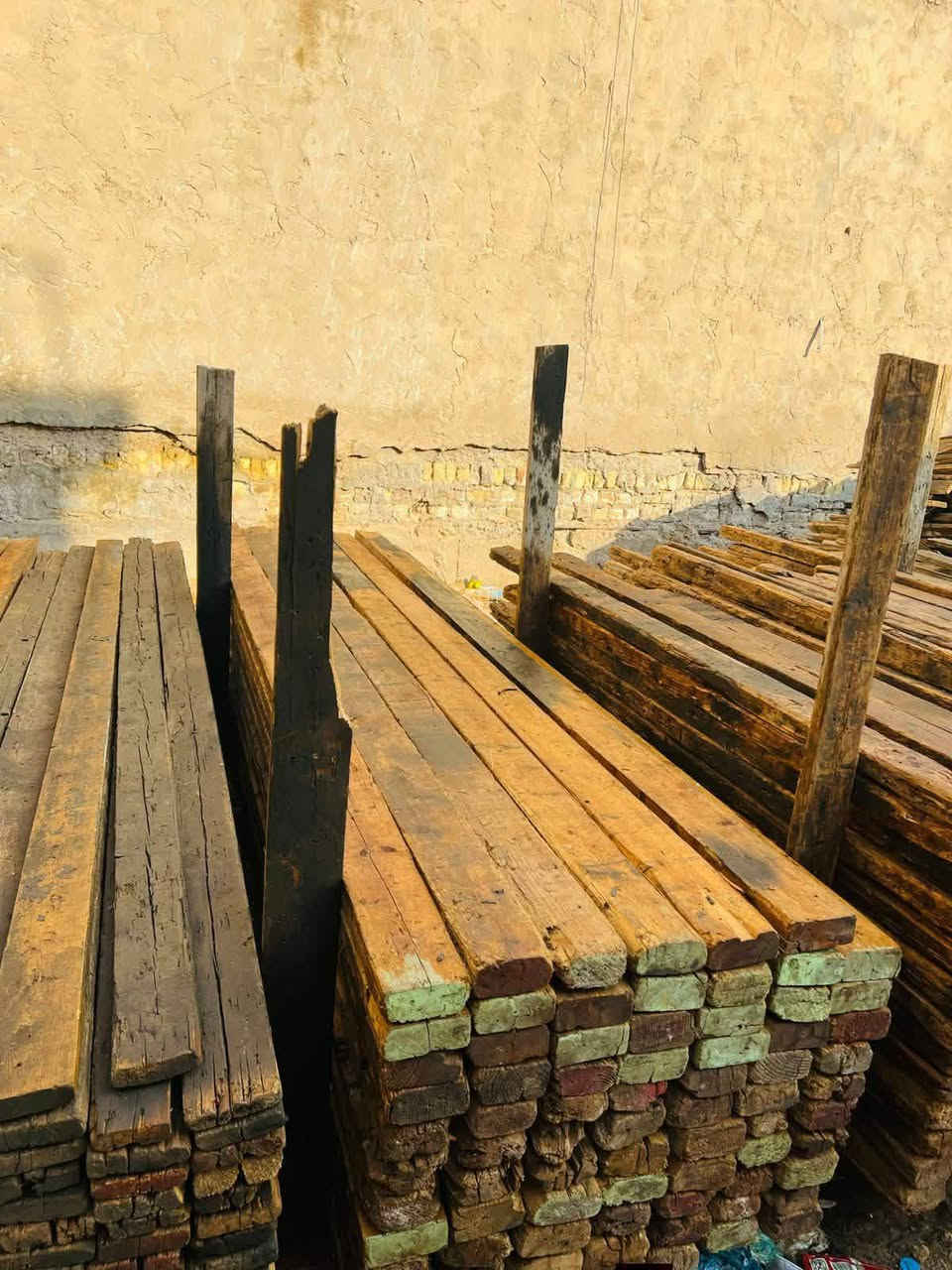 سلام عليكم قالب خشب للبيع العدد 14 مكعب بسعر مناسب الرقم ***********
