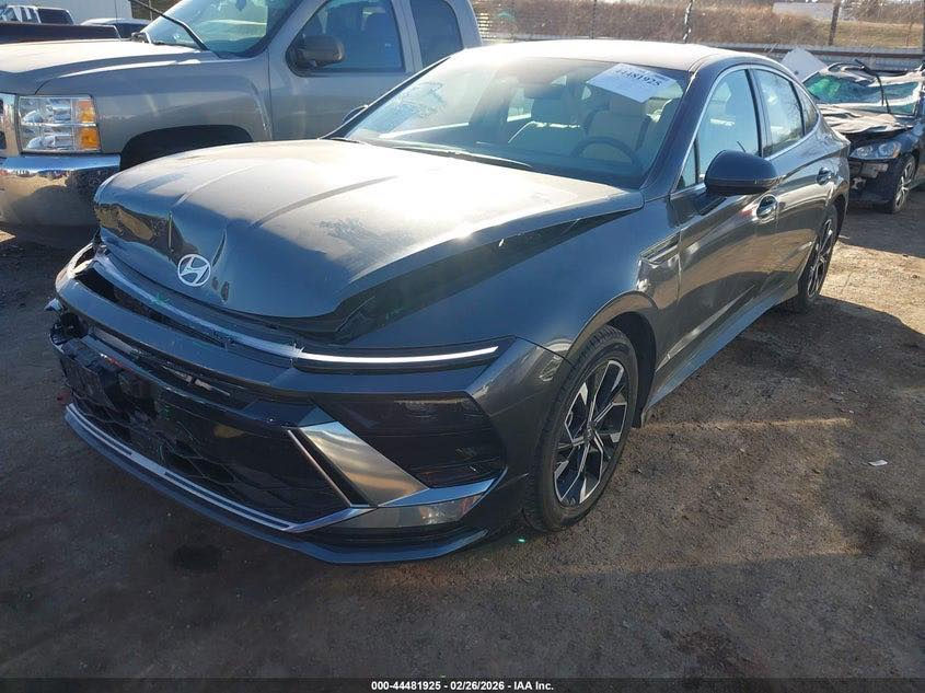 Auto car company 
فرصة مميزة الاصحاب كتب الشهداء
#*اعلان بيع مباشر*
Hyundai Sonata Sel 
الموديل  2026
حجم المحرك   2.5
تعمل وتسير
الحادث كما موضح بالصور
  *السعر  81*     *ورقة فقط   *
*يتوفر نقل حاليا الى العقبة لاردن او تركيا مرسين*
*يتوفر كتب شهداء مضمونه من قبلنا*
للاستفسار الاتصال على 0770987724
او زياره موقعنا القرنة  شارع الجمهورية  قرب حمام الحسنين
اوقات العمل من الساعه 4:00مساءا حتى 
الساعه 10:00ليلا


**إذا كنت صاحب هذا الإعلان وتريد حذفه لأي سبب، رجاءا أرسل رسالة إلى الدعم الفني**