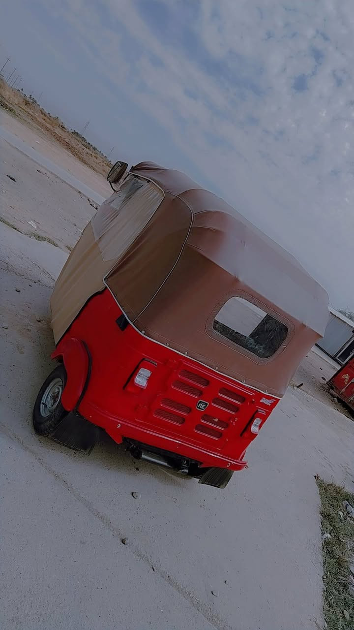 السلام عليكم تكتك للبيع موديل 18 اوراق تكفلك لترقيم تكتك خير من الله سعر،،، 4200 وبيه مجال عنوان واسط نعمانيه متواجد خاص او رقم ***********
