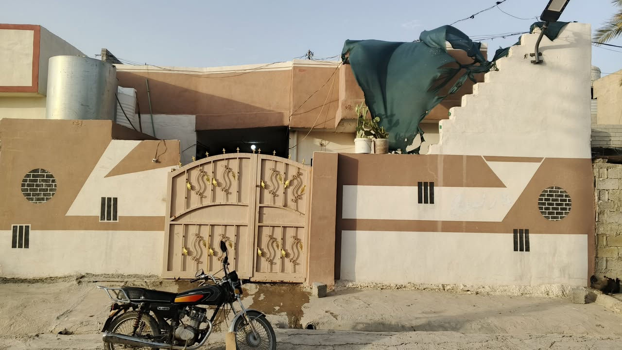دار البيع
المساحه 180 الوجهه 10 نزال 18 غرفتين+وهولين+ وستقبال+ومطبخ+ودرك خارجي+ غرفتين فوك 
***********
