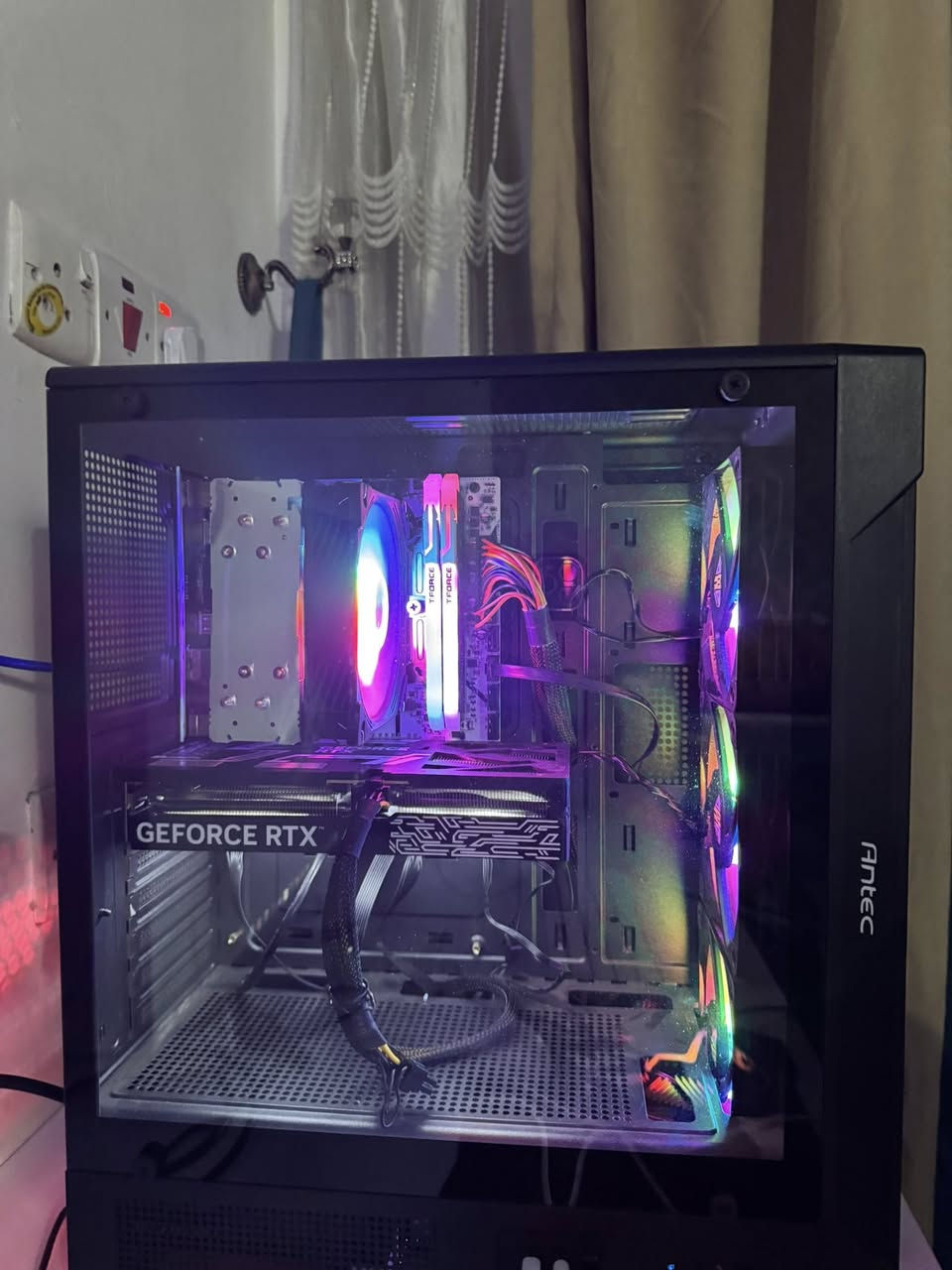 السلام عليكم 
هاي التجميعة للبيع 
  • المواصفات 
‏
‏• المعالج (CPU) :AMD Ryzen 5 5500
‏• .كرت الشاشة (GPU): NVIDIA RTX 5050 بسعة 8 جيجابايت من شركة GALAX
‏• اللوحة الأم (Motherboard): ASUS B450m.
‏• ذاكرة الوصول العشوائي (RAM): 16 جيجابايت بتردد 3200
‏• وحدة التخزين (SSD): M.2 بسعة 512 
‏ • مزود الطاقة (PSU): 650w
‏
‏⛔ اخوان التجميعة كل قطعها جديدة وكراتينها موجودة كاملة اشتريتها الثلاثاء الفاتت واستعمال خفيف وبيها ضمان سنه استبدال على القطع كلها  ووين متريد تفحص افحص 
‏مكاني السيدية 
‏السـعر 930 وبيها مجال وانطي وياها يوبي اس 1800 وكيبل نت من الراوتر للـ pc 
20m
 تواصل *********** واتساب‏
‏
‏
‏
