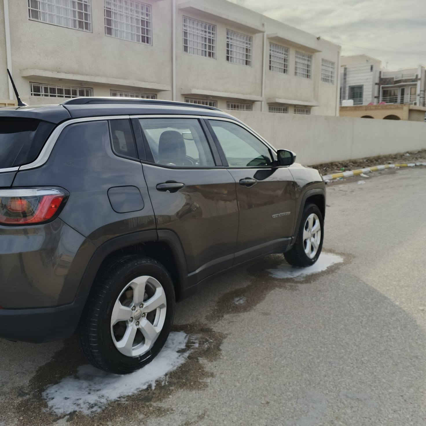 جيب كومباص 2018 وارد امريكي رقم ذي قار حره ماشيه 73 الف ضرر تبديل بنيد شرط الفحص غير البنيد فلوس الفحص عليه مواصفات تحكم ستيرن كشنات جلد كامره شاشه تبريد قطعتين مكان السياره ناصريه حي اور السعر 120 بيه مجال للاتصال ***********
