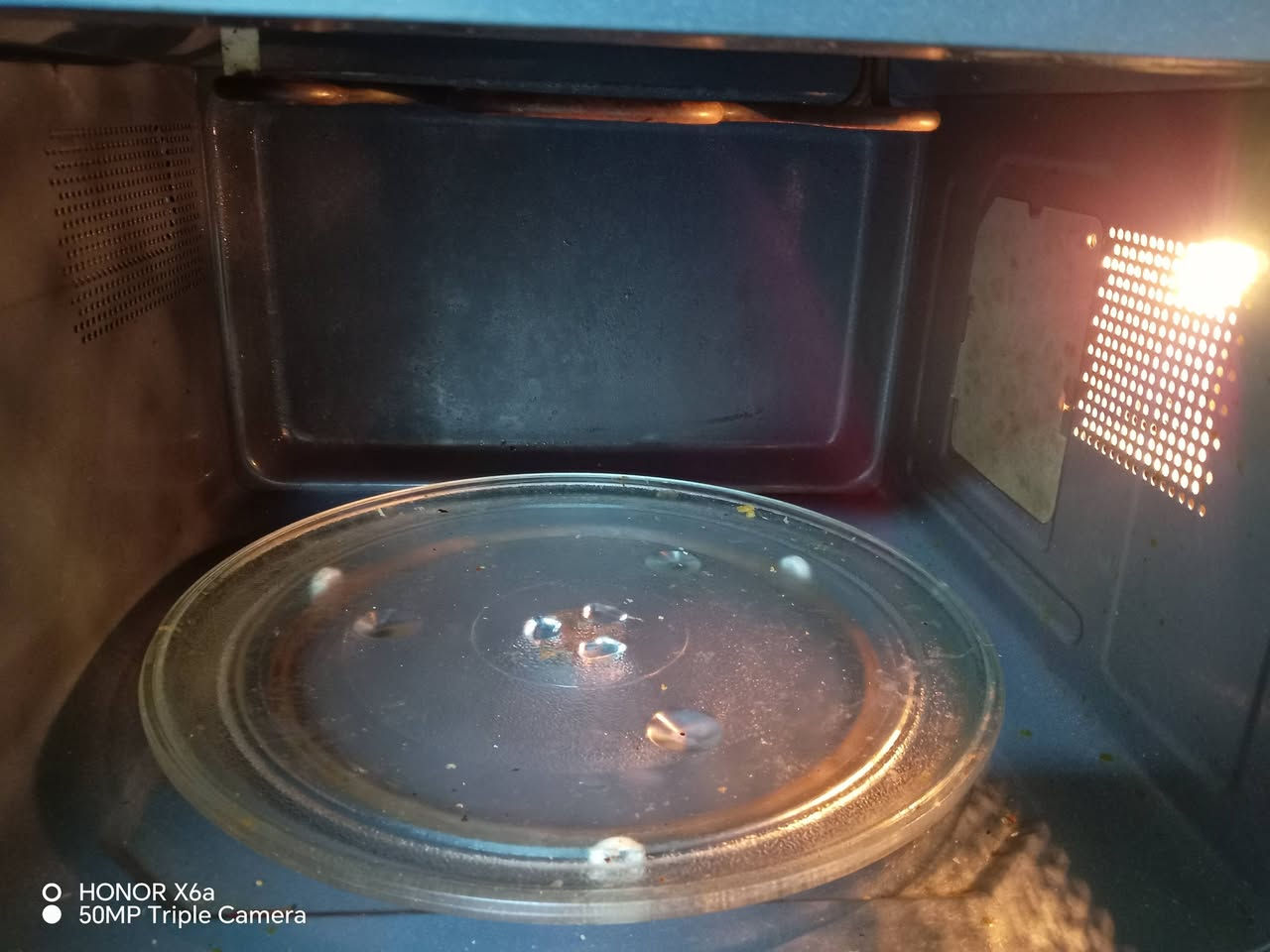 مايكروويف استخدام قليل نظيف جدا بسعر ٦٠ الف


**إذا كنت صاحب هذا الإعلان وتريد حذفه لأي سبب، رجاءا أرسل رسالة إلى الدعم الفني**