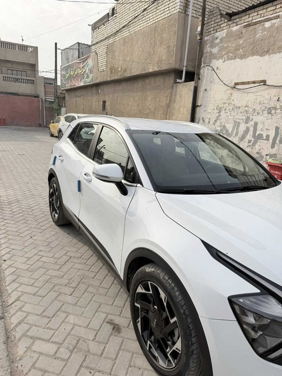 سلام عليكم سياره سبورتج 2022 سياره نضيفه مشايه ٥٠الف حقيقي سياره بيه باب صبغ بدون دواخل بيه طحه صغيره جدا على كد اضفر بل بنيد 
السعر١٩٨
رقم الهاتف ***********
