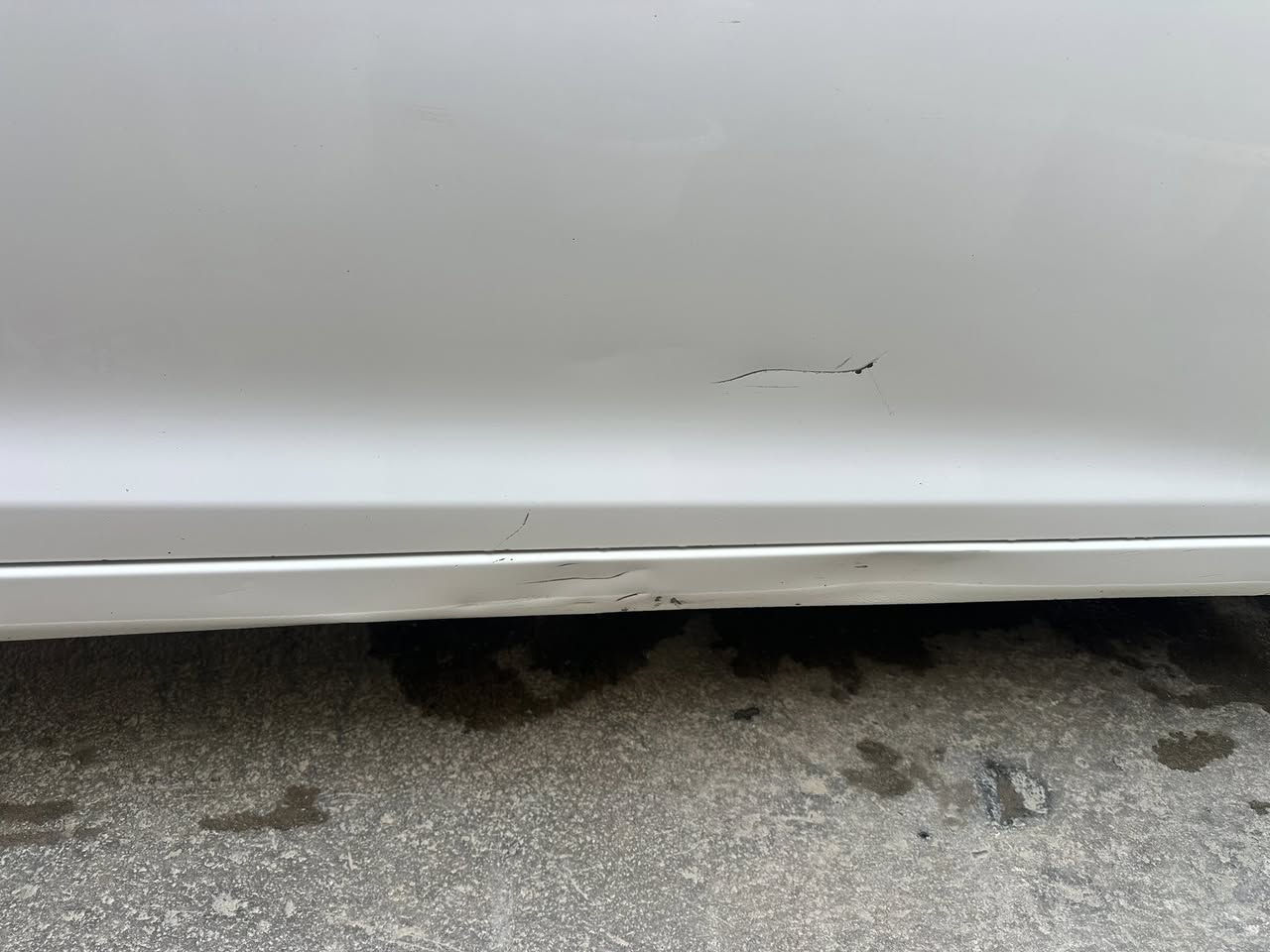 سلام عليكم 
النترا للبيع موديل 2014 خليجي 
رقم بغداد مشروع وطني 
محرك 1.800 
شرط لا تبخير ولا تنقيص 
السيارة بيها دعامية خلفية مبدلة فقط وبيها شخط بالباب والدوسة  موضح اثر دراجة ورصعة بالبنيد باقي السيارة كفالة من التبديل والصبغ 
مواصفات عادية
شاشة + كاميرا 
تحكمات مقود
فتحة
اشاير بالمرايات
مرايات شفط
منضومة تدفئة تبريد جديدة
منضومة زينون عالي / ناصي
السيارة ما بيها مصرف ربع دينار
السيارة ماشية/ 152 الف
مكانها بغداد / حي القاهرة 
السعر 120 $ وبيها مجال قليل 

للاستفسار   ***********
