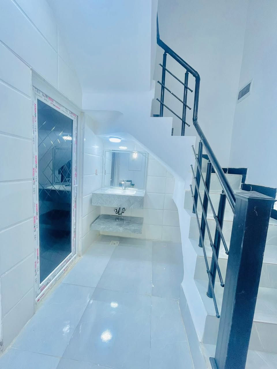 بيت للبيع 130 متر موثثثً

يتكون من غرفتين نوم 

وصاله ومطبخ واستقبال 

مكانه 

حي ميسان شارع ٦٠ قرب سكله الكرعاوي 

لاستفسار 

***********واتساب
