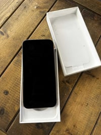 iphone 16 pro max 256  حالة البطارية : ٩٢  عدد الدورات : ٣٥١  جامة الك...