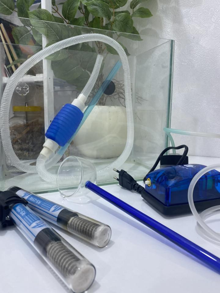 عرض مميز جداً 🔥
عندي حوض سمك زجاج قوي مع فلتر جيد الاداء 
وهيتر للحوض عدد ٢
وايضاً شافطه الأوساخ ولاقطة الاسماك 
كل هذا ب٤٥ 
للاستفسار ***********
