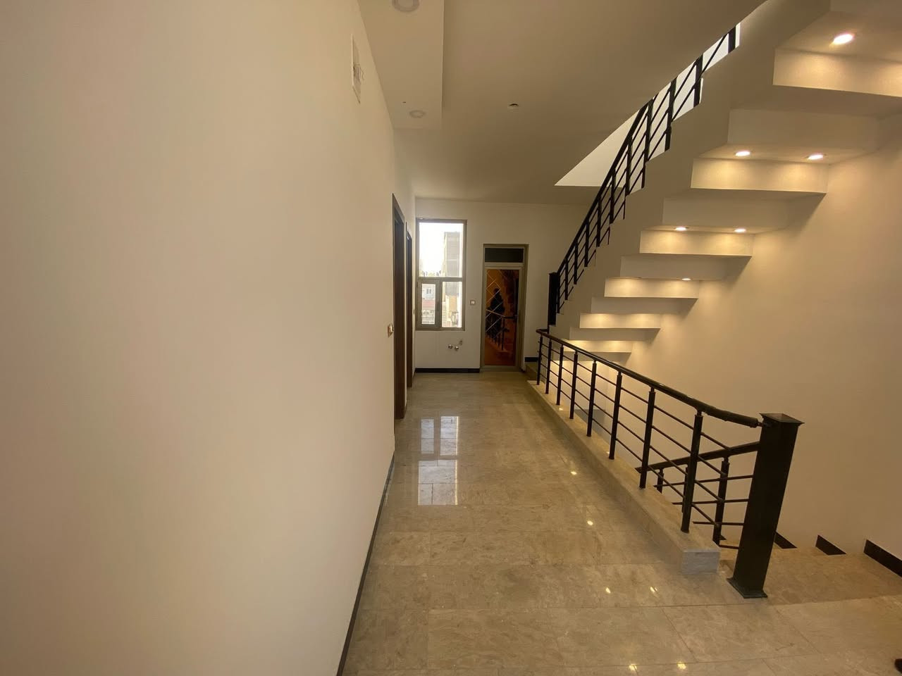 دار للايجار مساحه 110م يتكون 5 غرف نوم 3حمام وصاله مدخلين واجه 7 بناء حديث محله 710 للاستفسار الاتصال ***********
مكتب الربيعي للعقار والمقاولات
