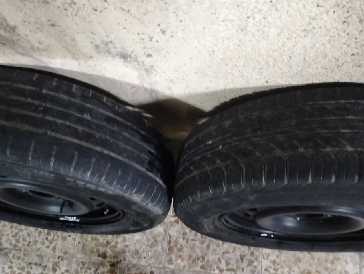 تايرات وياله للبيع حجم 14 لا عواج ولا كسر تايات ع نص و غلاف كشنات جوكر للبيع جديد مكاني موصل حي بكر استفسار على رقم ***********
