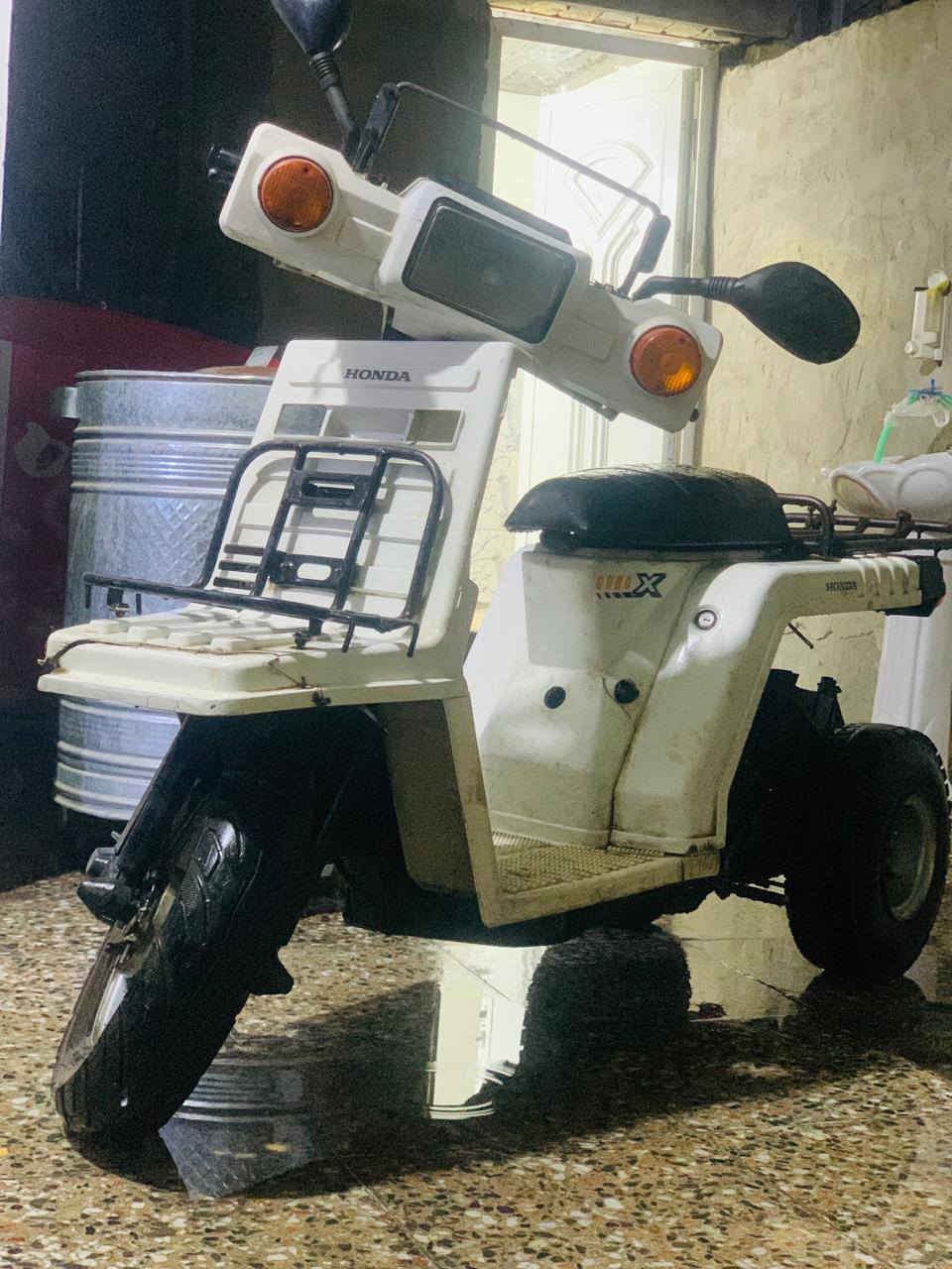 السلام عليكم دراجه ثلاث عجلات للبيع مكينه خير من الله نقصها كابريتر عنوان مدينة الصدر السعر قيم وخذ لتواصل ***********
