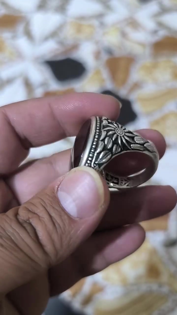 السلام عليكم محبس يماني صياغه عارف للبيع الاتصال ع رقم ***********
