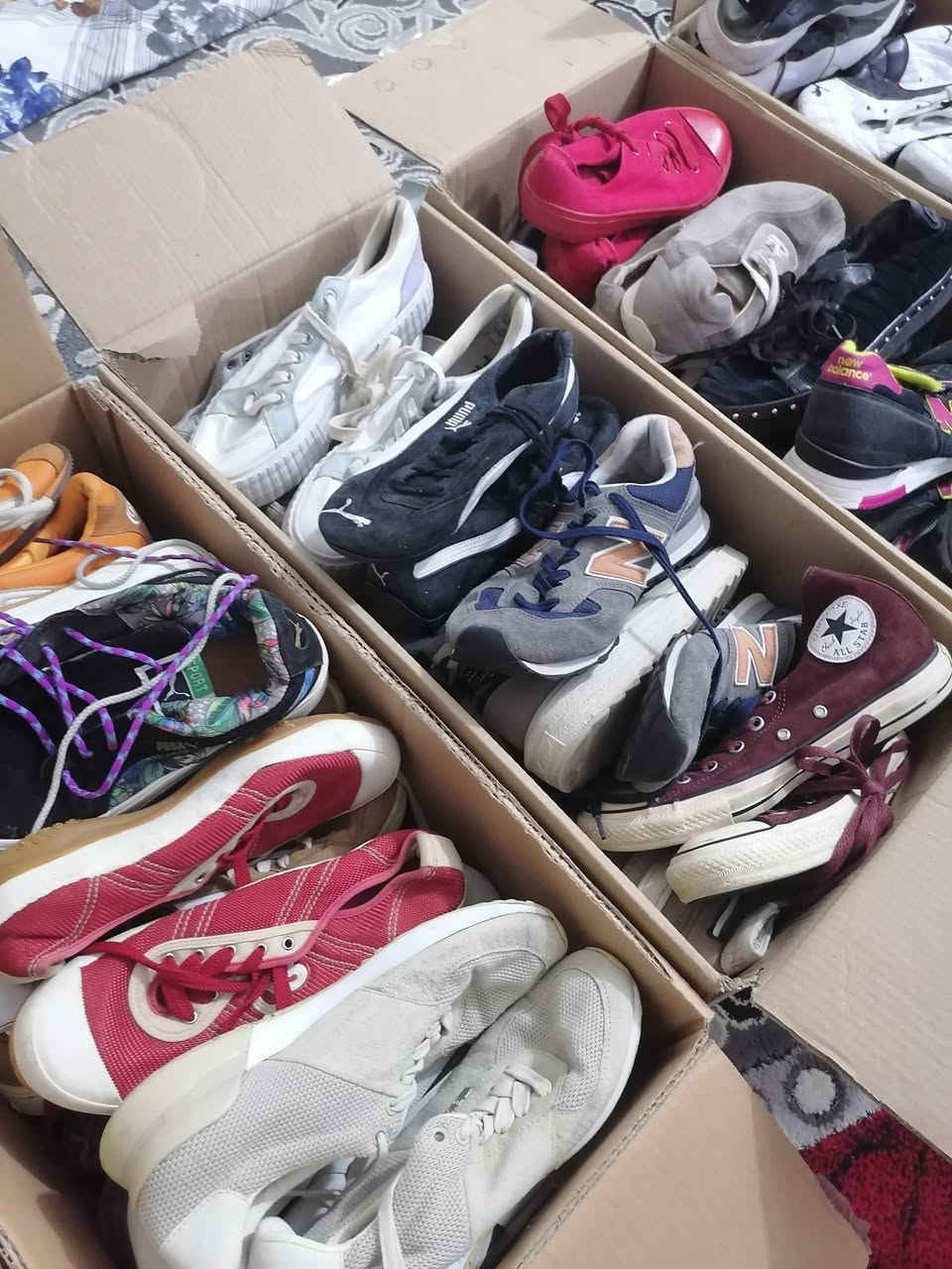 السلام عليكم احذيه باله للبيع شلعه 190 قطعه القطعه بثلاثه شيء على شيء عنوان ديوانيه  يوجد توصيل  ***********
