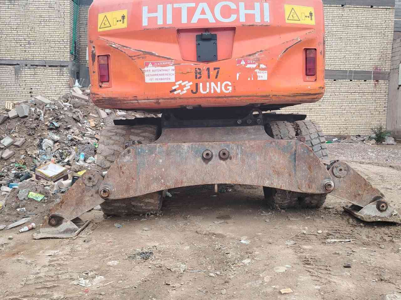 حفارة هيتاشي تاير 2011 للبيع 
كاملة من كلشي وجاهزة للعمل وياها كيلة ونقار 
للاستفسار الاتصال ***********
