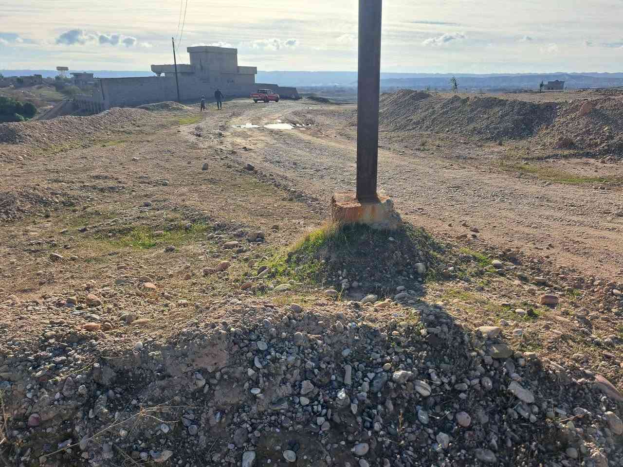 السلام عليكم
توجد قطعة أرض للبيع الموقع الطريق الحولي مكان سياحي واصل ماء كهرباء شارع عليها مباشر مساحتها ١٥٠٠م 
السعر ١٨ مليون جيران بيت عبد الحكيم للاستفسار الاتصال على الرقم ***********
