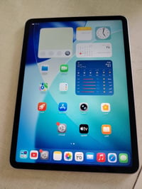 ايباد 11 برو M2 الجيل الرابع ذاكره 256 بطارية 89 جهاز جدا نضيف ومكفول ...