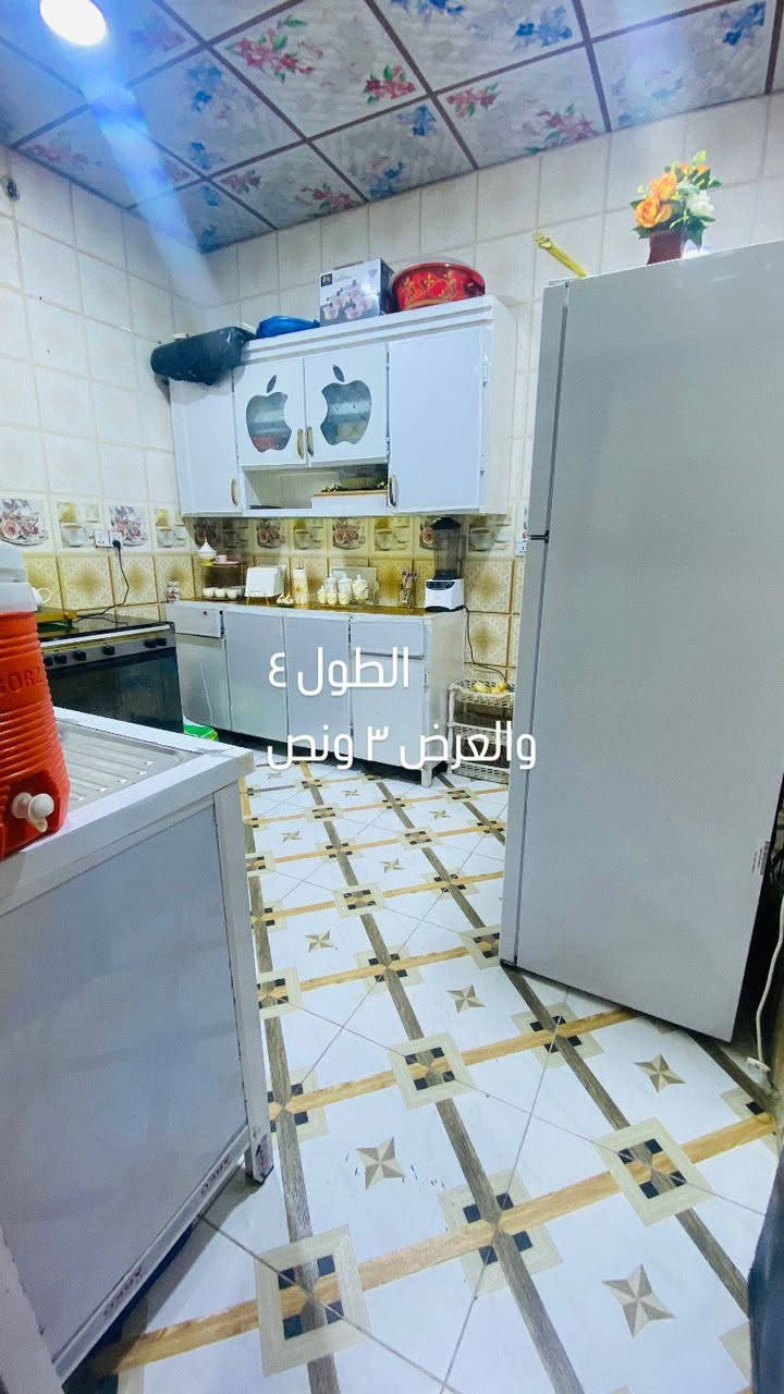 السلام عليكم
《دار تجاوز 》في حي الجامعه منطقه كلش حلوه وموقع كلش حلو على شارع مقرنص ١٠ متر ويبعد عن الشارع العام حوالي ١٠٠ متر لا تبليغ ولا ازاله مع دفع أجور الكهرباء مساحة البيت حوالي ميت متر السقف كونكريت 
يحتوي البيت ع دوانيه وغرفة منام جبيره ومطبخ وهول وحمامين داخلي وخارجي 
بيت جدآ نضيف وشغله درجه اوله 
رقم صاحب البيت ***********
