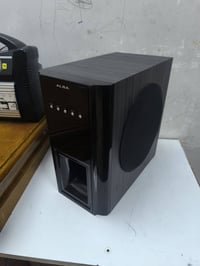 سبوفر كهربائي وزن ثقيل  يشغل سماعتين صوت جميل  07804392996