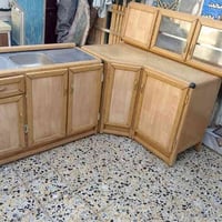 للبيع كاونتر 3قطع نضيف ،، كاونتر مرمر2قطع،، مكيف 2طن،، فرشه 6متر.. جام...