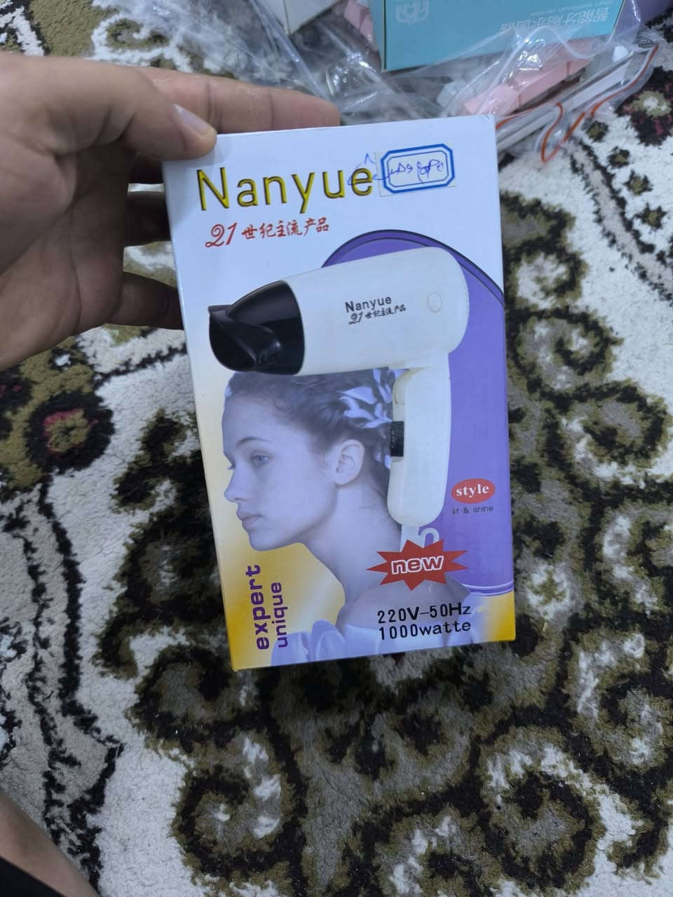 الشراي يتصل او يراسل كلشي وسعره اسعارهن مناسب وكله جديد واب شرط ابيعهن عدنه توصيل داخل خانقين توصيل الفين فقط وهذا رقم الواتساب ***********
