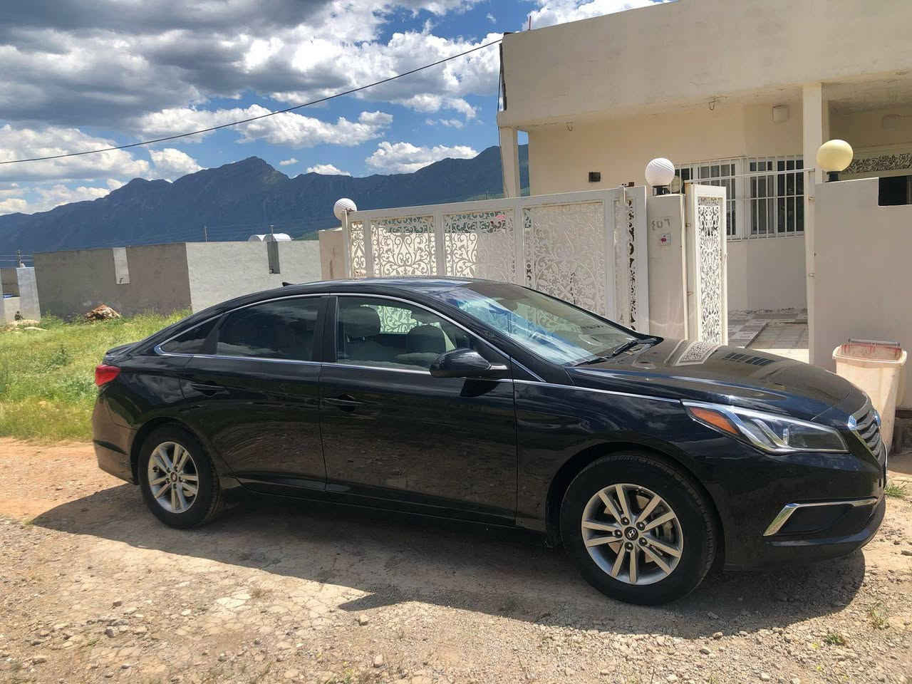 سوناتا اسود موديل 2017 داخل اصفر شاشه كبيره مكينهGTi بس قتعه صبغ بدون دواخل سياره نظيفه جدآ  تحويل و كل شي بشرط مكاني دهوك  للتفاصيل الكامل اتصل صاحب السياره *********** دهوك, العراق
