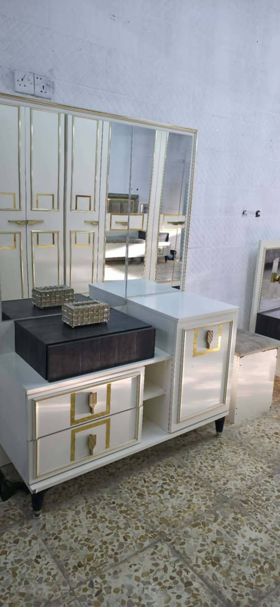 ✨ غرفة تركي  اصلي صبغ حراري10 قطع✨
نظام ابواب 
سرير مخزن جك
برغي چوي حديد
✨ نظافة 90 /💯

🚚 شد ونقل مجاني داخل بغداد
📦 توصيل للمحافظات بأسعار رمزية


**إذا كنت صاحب هذا الإعلان وتريد حذفه لأي سبب، رجاءا أرسل رسالة إلى الدعم الفني**