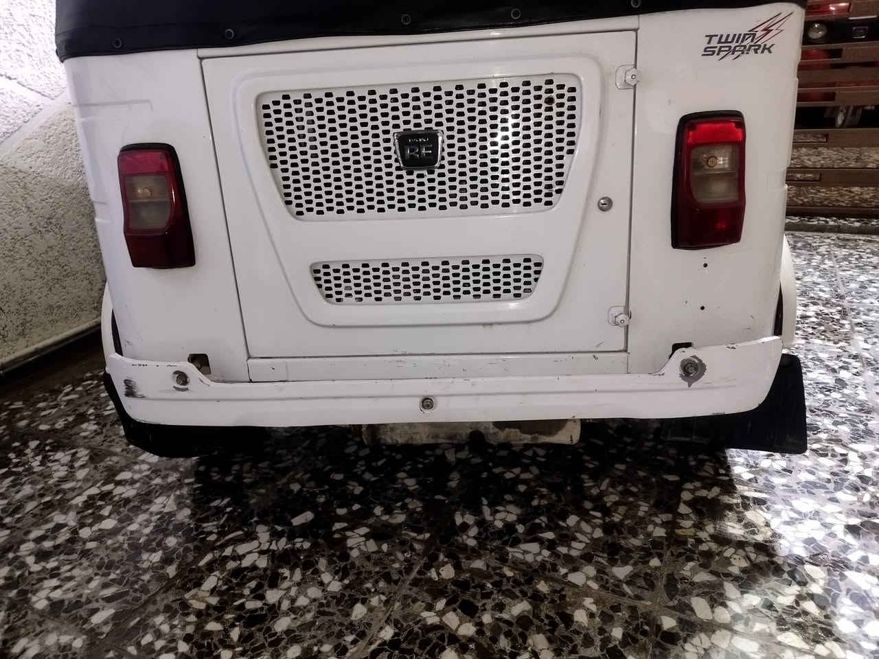 الموديل : 22
رقم + سنوية : باسمي  (تحويل ثاني يوم )
هزه جديدة يعني ماتدفع فلوس هزة ولا كلشيء 
تحويلها يكلفك 45 الف فقط كلشيء ماعليها .
محرك مامفتوح 
كشرها كدامك بيها خياسات قليلة كلش 
دبلات جدد + كلجات جدد 
تكتك خير من الله حلوه جنها دكتورة 

رقم وبيه واتساب 
***********
