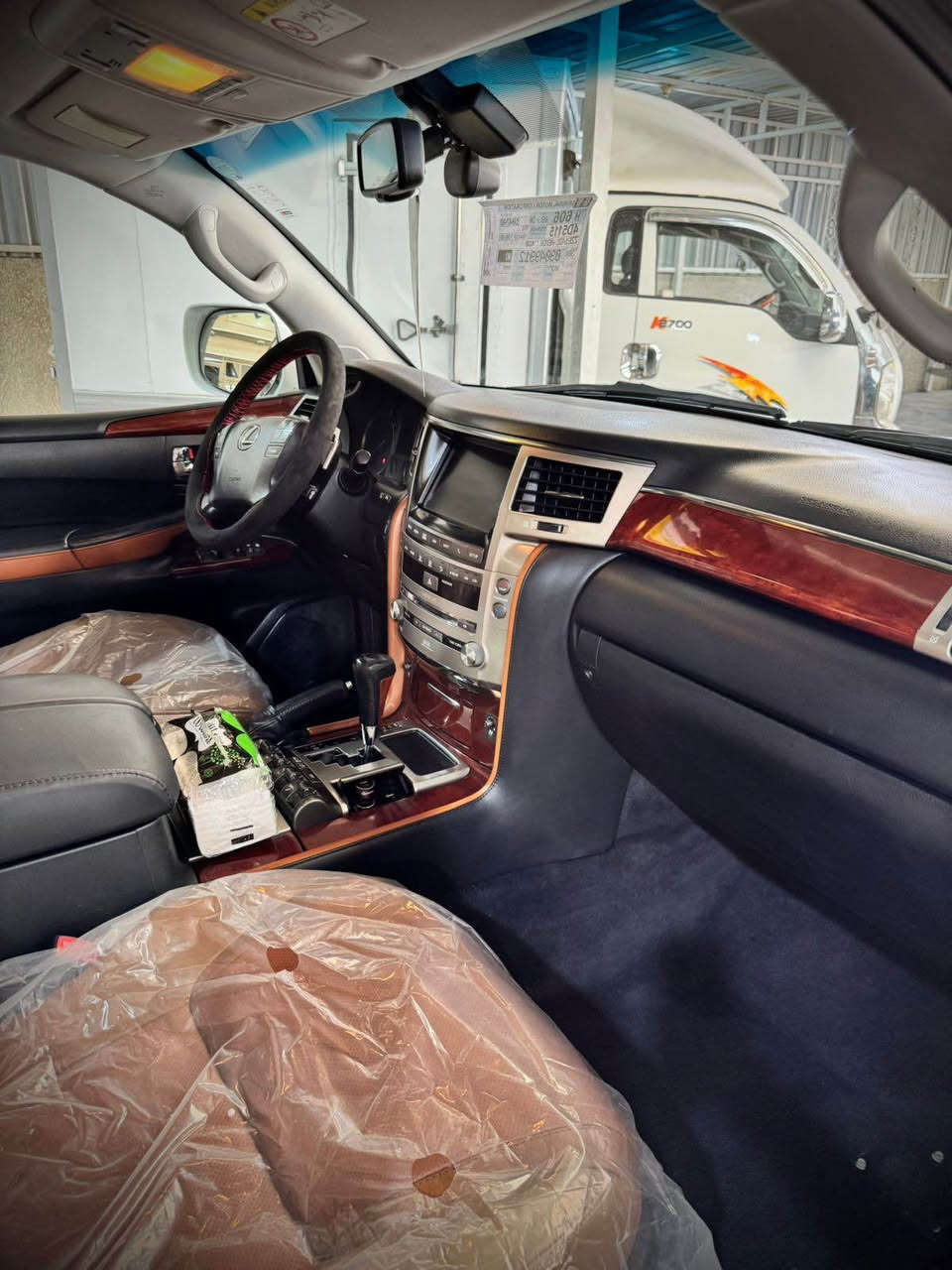 سلام عليكم لكزز سبورت موديل 2013 LXبريمي اصل السياره مكفوله كفاله عامه من كلل نواحي  يعني كلين تايتل  رقم هاتف ☎️ ***********
مواصفات السياره Lx sport
داخل قرميدي 
سمعات ايتفون بلادي شركه ويا
بصمه ترحيب
نظام مانع تزحلك
ورقه بيانات 
كراسي كهرباي + خزن + تتفيه تبريد 
شاشه خلفيات دفيدي 
كامرات سستم 360+ 5كامرات
ثلاجه  
ثلاث مقاعد 
تبريد مركزي 
لايتات Led  زينون  
خزينه 
هواء مزدوج
نظام قياده Eco +sport
 مرايات كهرباي 
مرايات شفط اوتو
شفتات استيرن سبورت
رادار خلفي اوتو ستوب
فتحه بل سكف سلايت روڤ
سياره ماشيه155km
صندوك شفط  
جكات تنزيل + تعليل
بعد اهوايه مواصفات السياره فول فول فول واحد هزه رقم سنويه كله جديد بسمي لحد 2030 السياره جديده مكان سياره بغداد استفسار رقم هاتف  ☎️ *********** بغداد, العراق
