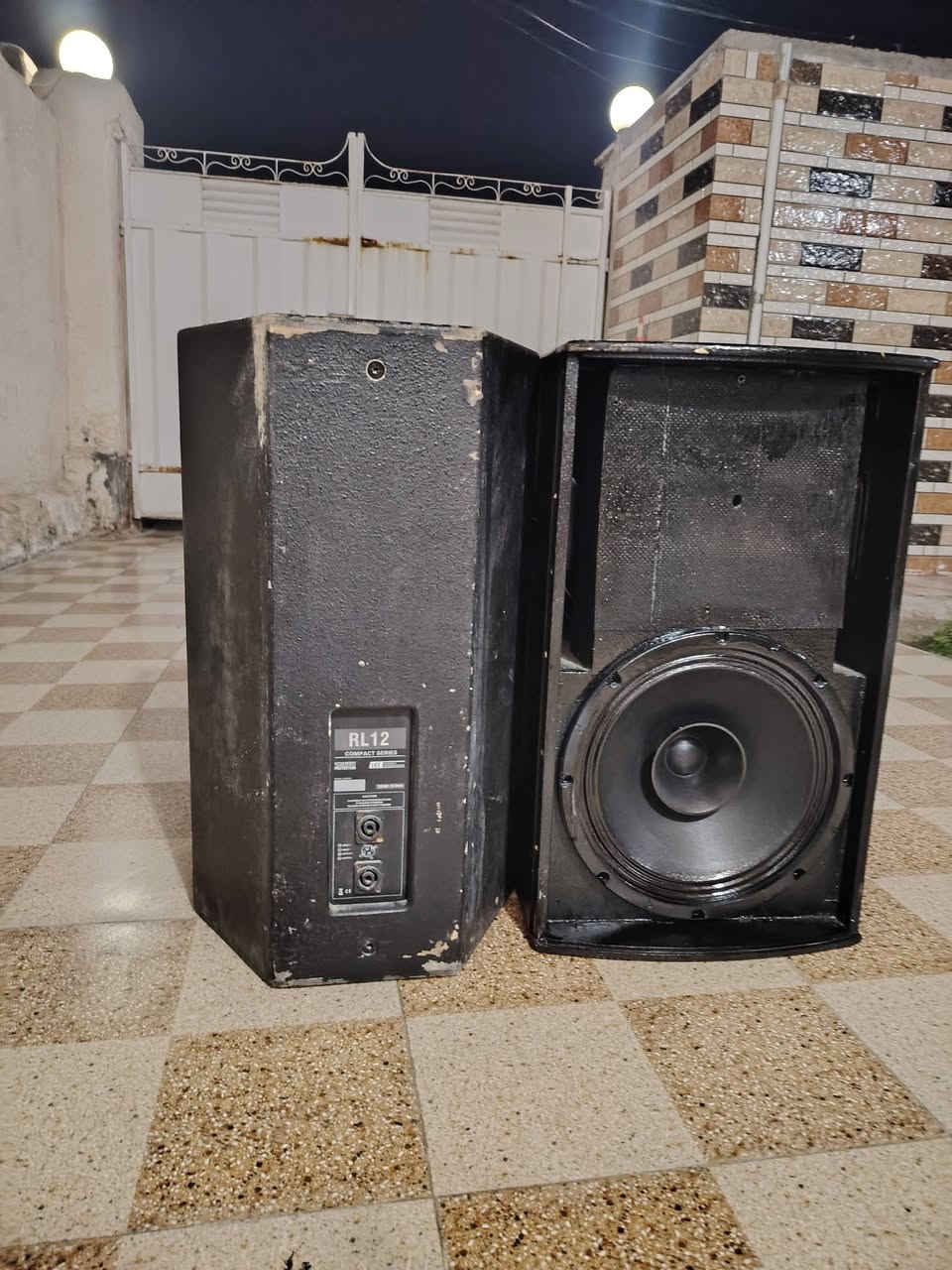 زوج سماعات 12 انج صب
صوت ودفع يخبل خير من الله لبب جدد 
للبيع مكاني حله محاويل 
نقصهن فقط مشبج امامي  200 قفل 
***********
