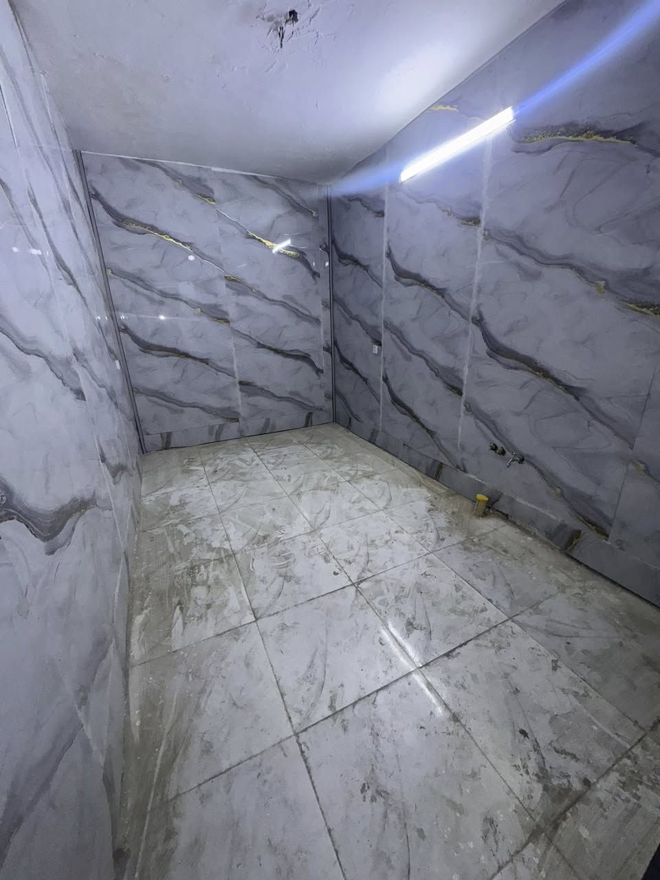 🔸 مشتمل #للايجار ✅
50متر مربع بناء سنة 2024
نضيف مرتب 🔑كامل مكمل

🔸الطابق الارضي1️⃣: بحتوي على استقبال ومطبخ حار وبارد وصحيات
الطابق الثاني2️⃣: غرفتين نوم كبار وبلكونه 

🔸موقع ممتاز📍الشعب شارع الصحه قرب سوك شلال وحسينيه الانصار ( شارع عريض )
 
🔸السعر الايجار : نهايته 400الف قفل رجاءا بلا احراج

#ملاحضه التاكد من قراء المنشور قبل لاتتصل وتتعنه  هل يناسبك او ميناسبك كافا التفاصيل مذكوره واضحه مع الصور تحياتي للجميع

معروض بمكتب ابو علي الدراجي للعقار 🏛️
الشعب-نهايت شارع الصحه-مقابيل كرزات ركن الصحه 
*********** 📞
*********** 📞 
 *********** 📞
