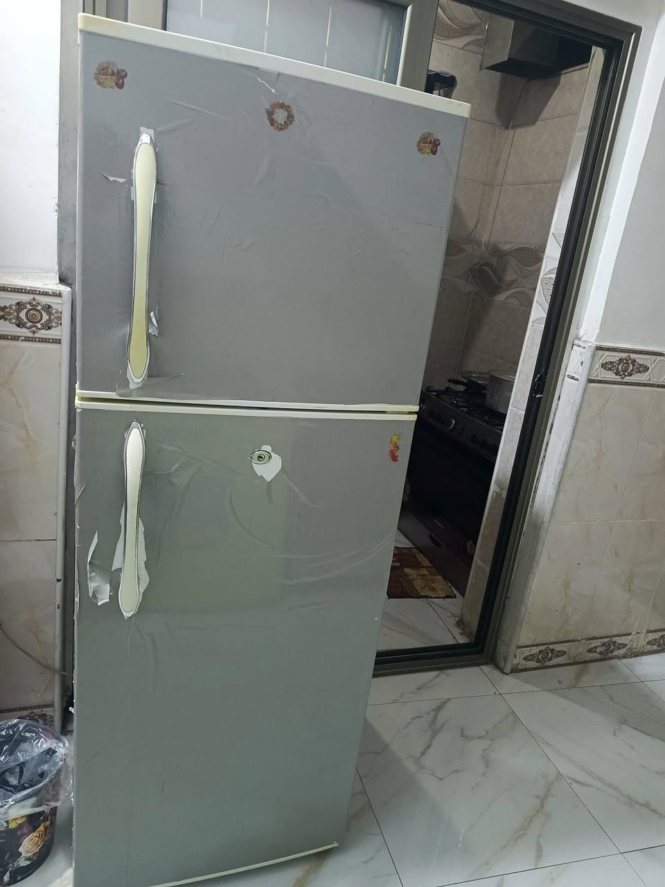 غراض بيت للبيع طباخ كريازي اوثلاجه كريازي اوتنور كهربائي وافراش اثري دي 4@4 اوزوليه3@4 للاستفسار *********** بي واتساب
