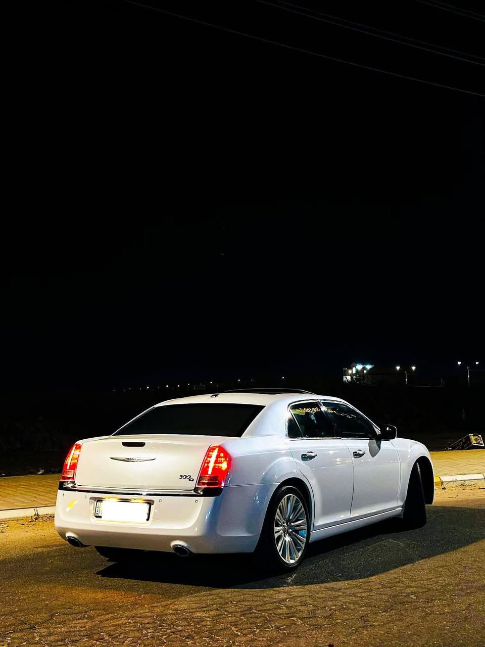 أوباما 300c core 2012 Platinum 
كرايسلر 300c 2012
(فئة كور محرك3600 مواصفات srt)
 لون مميز لؤلؤي
رقم أربيل باسمي شرط التحويل..
..........................................
مواصفات السياره..
نضام سبورت srt
محرك 3600 
نضام دفع خلفي 2 ويل
كير طياره 8 نمر s نضام سبورت
رادار امامي
شفتات ستيرن
داخل عسلي لونين
قماره بانوراما
مرأة وسطيه تعتيم
شاشه كبير srt خرائط GPS 
ستيرن كهربائي 
كشنات كهرباء تدفئه تبريد
كشنات خلفيه تدفئه
خزن ميموري وضعيتين 
اكواب حار بارد
برده خلفيه
كامره خلفيه
ارضيات عسلي اصليه علامه 300
نضام صوت الباين
اميليفاير 552 واط
صوت محيطي دمام داخلي وخلفي بيست
يعني صوت قوي ونقي ودبه انفجار
..............................................
دعاميه srt نيكل
لايت عدسه زنون فول اناره
زراك لايت شغال
حساسات اماميه وخلفيه
مرأة جانبيه المنيوم لون فضي
وشفط وأشاره وتعتيم وهيتر وقلاب
وإشارة ترحيب ونقطه عمياء
يدات أبواب كذالك المنيوم فضي دخول ذكي
ويل حجم 20 امريكي اصلي شرط زلغ مابي.
..............................................
..............................................
سياره جديده جدآ مكفوله من ضربه وصبغ حتى الدعاميات شرط كشر مرايه عليها عنايه خارجيه.
..............................................
سيارة كير محرك اگسل حداديه تخم تاير كله شرط..
2ويل..
منظومة تبريد بالكارتون من كمبريسر وراديترات راديتر 3 سروات دبل مروحه..
منظومة زنون اصلي عالي ناصي شرط فول الفول..
...............................
السياره ماشيه قليل..
...........................
ملاحظه..
السياره جديده ومواصفاته فول الفول ومتعوب عليها يعني سعرها غير يختلف ولا تقارنها بالموجودات وكلشي اكو بالسوك
والله يرزق للجميع .
................................................
السعر اتصل وتدلل..

هاتف 
***********
***********
واتساب موجود

مكان السماوة
