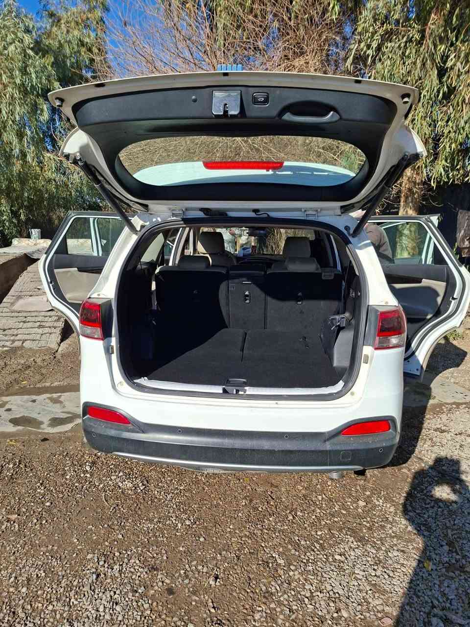 سورنتو ٢٠١٧ _ ٦سلندر .. ٧ راكب.. كشن السائق كهرباء..باب  الجنطة كهرباء.. رقم بغداد..ماشية ٦٠٠٠٠ ستين ألف كيلو متر.. مكفولة من جميع الجهات للبيع .. للتواصل***********
