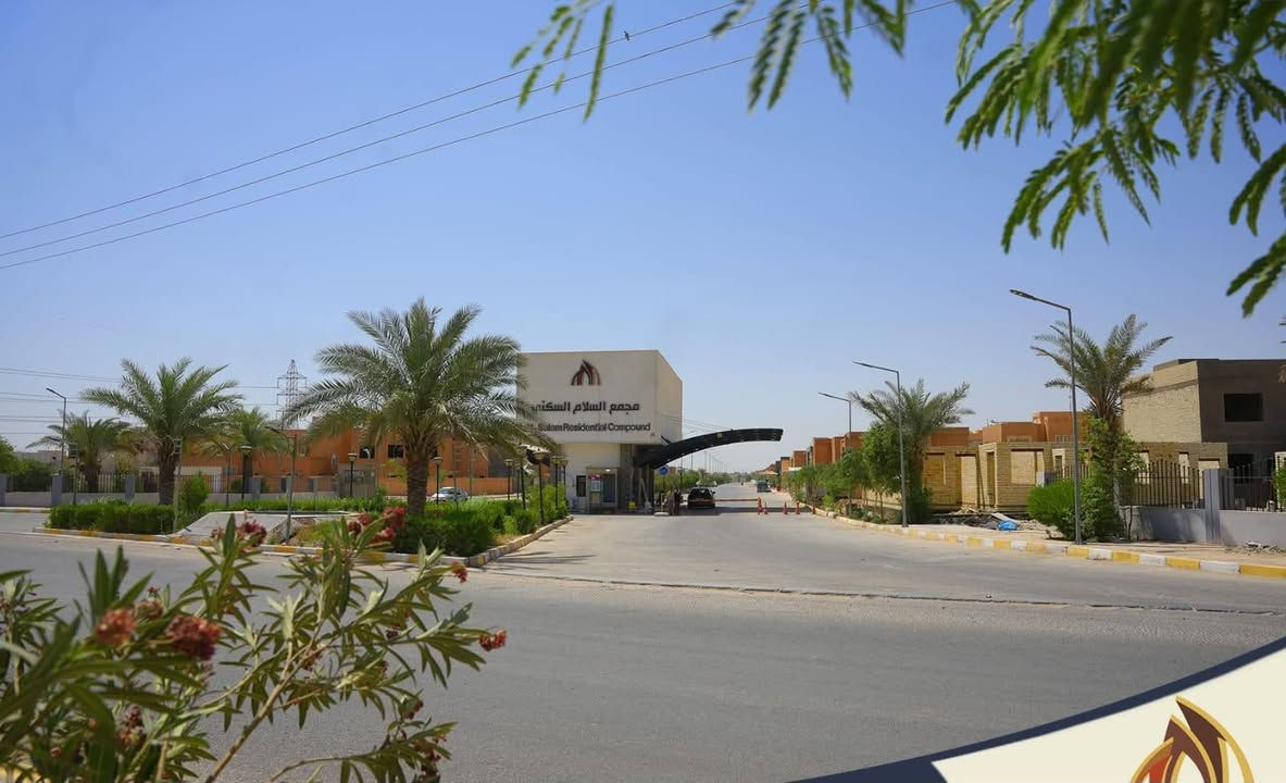 السلام عليكم بيت للبيع مجمع السلام السكني قريب شارع جامعه الكفيل
4 غرف نوم صاله ستقبال مطبخ حديقتين كراج سيارة صحيات السعر 100 مليون يشمل الامداور باقي للمصرف ٧٨ مليون بدون كفيل  مكتب إبداع ألاسود للوساطة العقارية واتساب
***********
