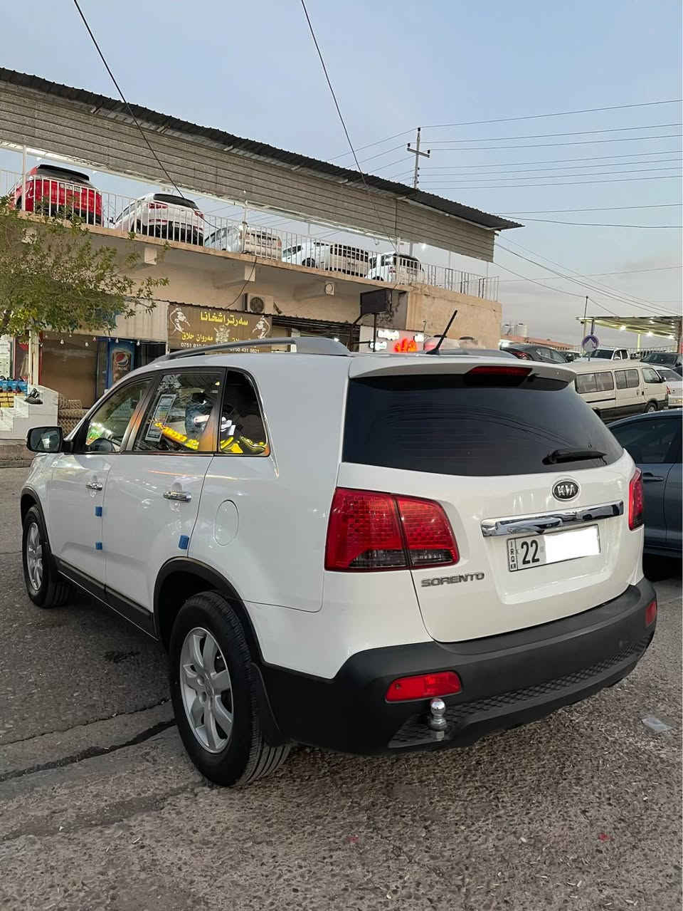 كيا سورينتو 
موديل 2012 
كير عادي 
رقم سه نه وي جديد 
بي سبغ و تعديل 
گير و مكينه شه رت 
موبايل *********** اكر, نينوى
