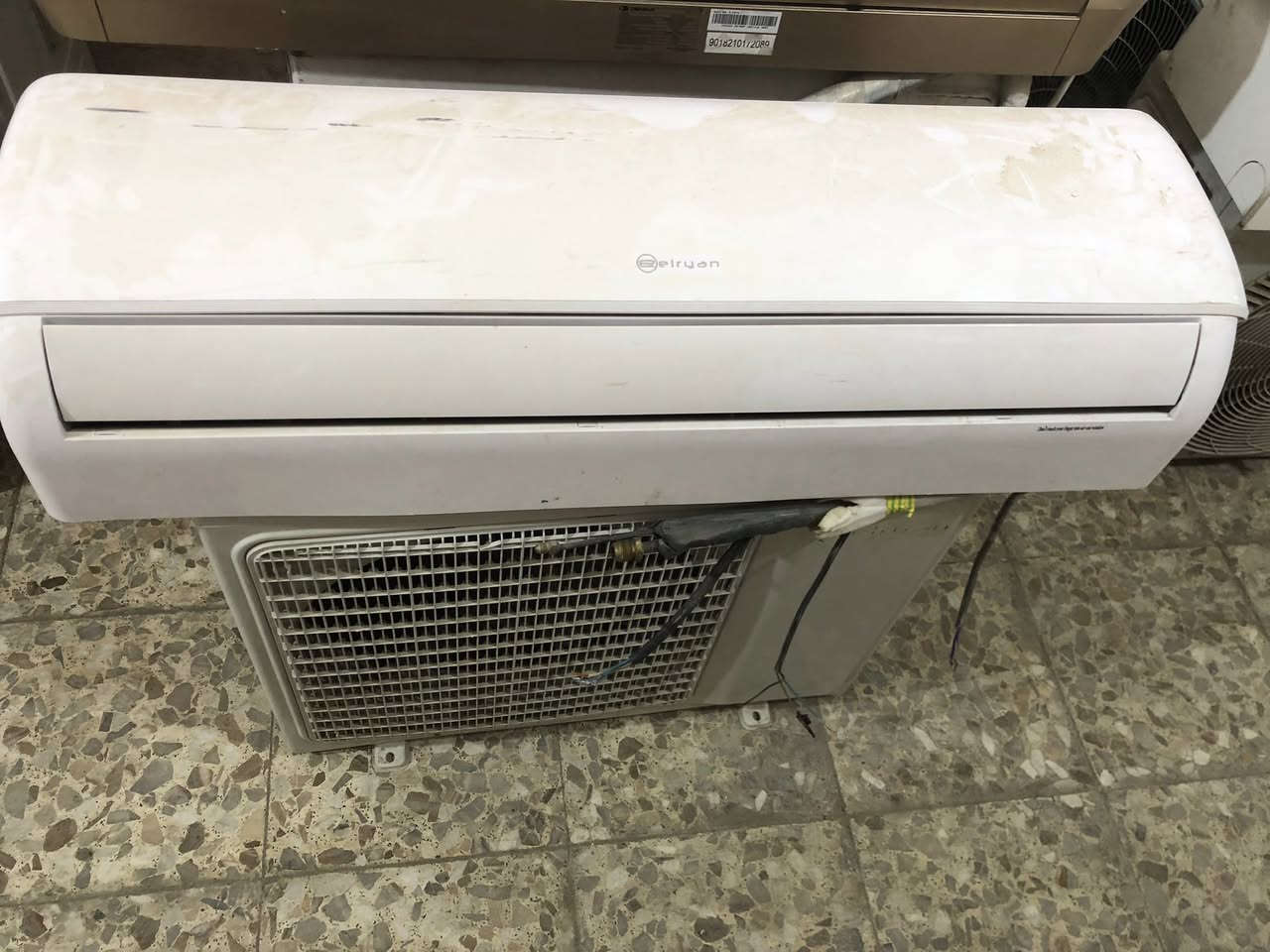 سبالت عدد 6
كري 3طن دبل مروحة 
الجي انفيرتر طن ونص 
الجي انفيرتر 2طن 
الريان 2طن 
توسوت 2طن 
توسوت 1طن 

خارجية وداخلية فقط جميع الاجهزة شغالة بستثناء الكري 3طن ما اعرف شنو العطل مالته 

البيع شلع 
سعرهم 1400 قفل 
العنوان /بغداد /حي اور 
***********
