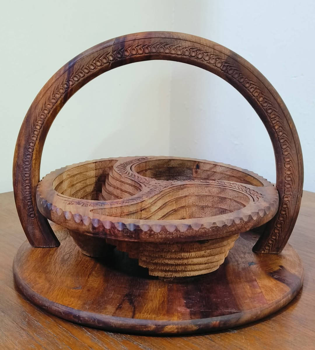 سلة كرزات او فواكه صناعة هندية انتاج الثمانينات مصنوع يدوياً من خشب الجوز الطبيعي قابل للطي
مكاني بغداد ساحة عدن يوجد توصيل لجميع المحافظات


**إذا كنت صاحب هذا الإعلان وتريد حذفه لأي سبب، رجاءا أرسل رسالة إلى الدعم الفني**