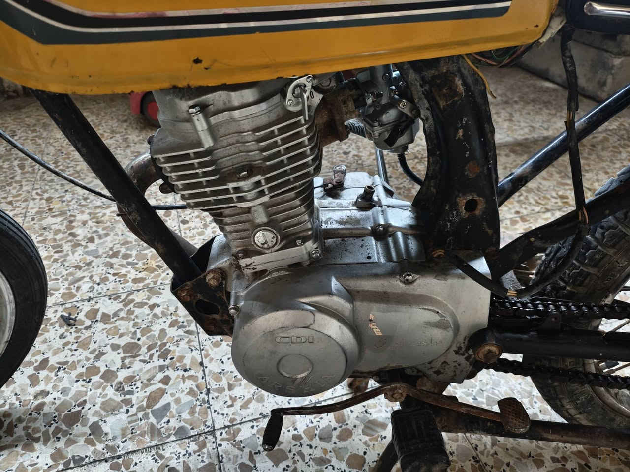 السلام عليكم دراجه مال حجز البيع  كلشي بيها جديد دبلات ستيرن يدات وير سكليتر كابريتر شفتات هندر كلشي عده التانكي والويله الدراجه مامفتوح بيها برقي كلك كلك مكفوله من سرقه السعر ٢٣٠ وبيها مجال ..***********
