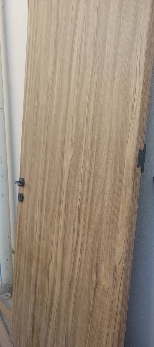 باب تسكَام ثقيل كامل هوه وجرجوبه سعره 65  لاتصال *********** المكان مجمع الاميرات النجف, العراق
