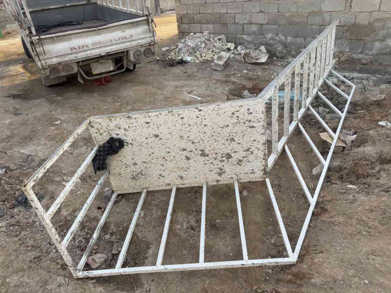 درج حديد للبيع ١٠٠ الف بيه مجال 
***********
