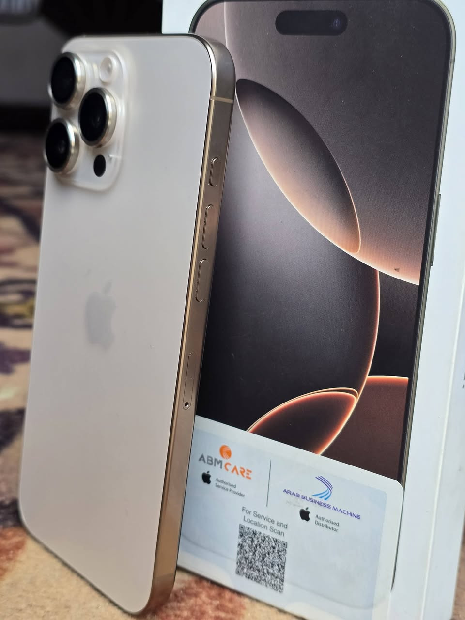 للبيع ١٦ برو ماكس اخو الجديد ضمانه انتهى يوم ٩ شهر ١٢ بطاريه ١٠٠ مشحون ٦٦ مره علما الجهاز فجأه صار بي ازيز بتسجيل الفيديو والصوت كما موضح بالتصوير.
 تصوير الفيديو بي صوت الازيز قليل فقط بالماسنجر قوي قيم بمايرضي الله واذا عجبني سعر انا ادخلك واللي يكسرون السعر خصيمكم الله مكاني ناصريه
