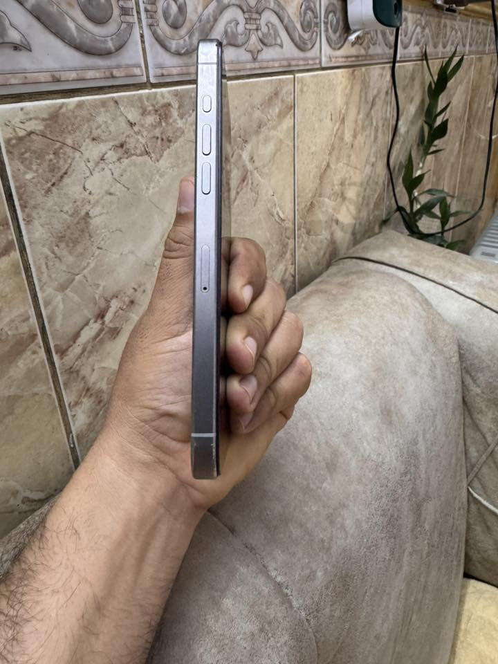 15برو ماكسبطاريه 88وذاكره 256مبدل شاشه وبي كسر بلضهر ***********
