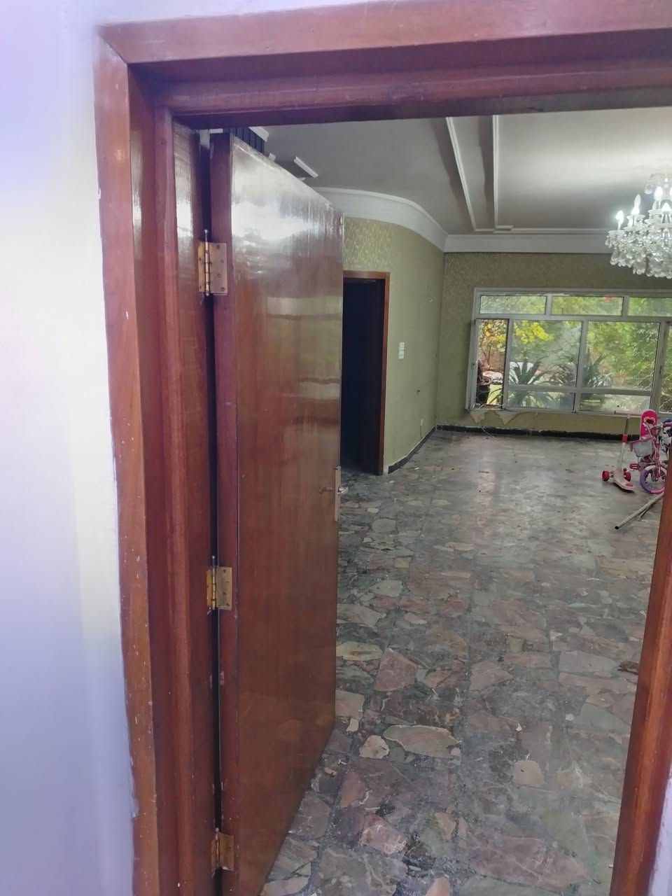 السلام عليكم
عندي ٢٠ باب خشب
و ١٦ شباك المنيوم
مكاني زيونه قم ***********
